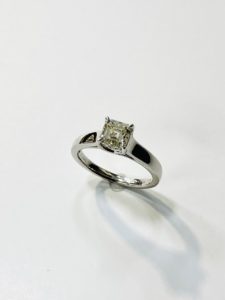 Diamantring 1 Karat caré-emeraldcut Einzelstück Handarbeit Verlobungsring
