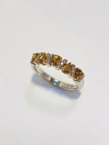 Ring mit naturfarbenen Brillanten